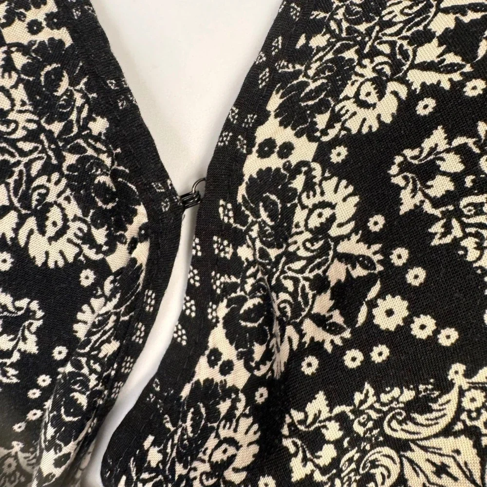 Mossimo Romper Women XS Black Boho Geometric Floral Sleeveless V-Neck Romper